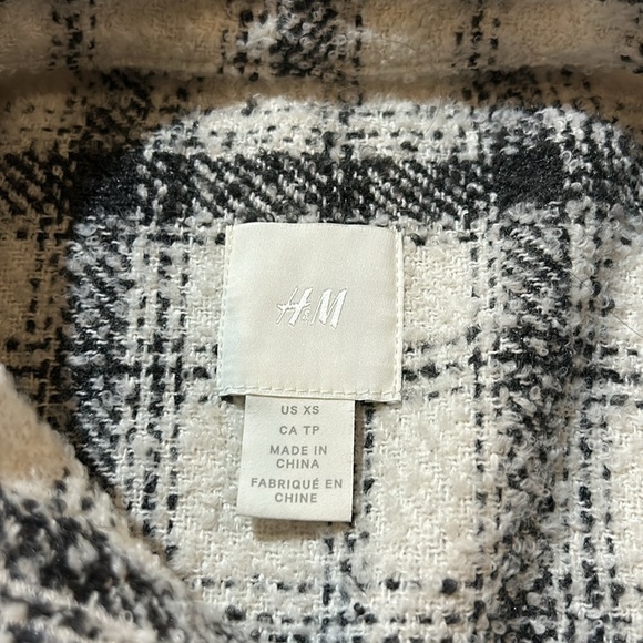 H & M Shacket XS. Like new - Picture 5 of 9